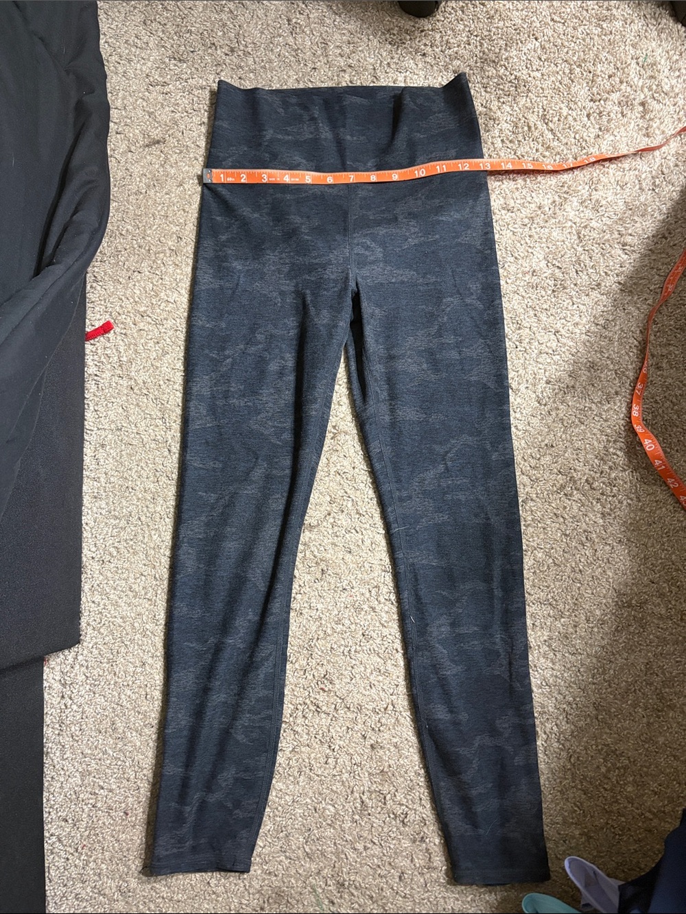 Vuori Dark Grey Pattered Leggings 13” Waist, Approximately Size Small